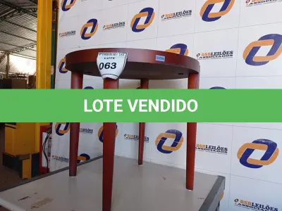 LOTE 063 - 01 MESA DE CENTRO DE MADEIRA (ACESSORY TABLE). (NO ESTADO EM QUE SE ENCONTRA. SUJEITO A AVARIAS OCULTAS/VISÍVEIS.)0000046