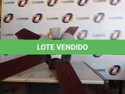 LOTE 054 - 01 VENTILADOR DE TETO COM PALETAS EM MADEIRA MARCA HUNTER (1 WITH CEILING FANS). (NO ESTADO EM QUE SE ENCONTRA. SUJEITO A AVARIAS OCULTAS/VISÍVEIS.) 0000057