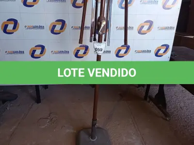 LOTE 059 - 01 ARMAÇÃO DE OMBRELONE SEM O TOLDO COM BASE DE CONCRETO (UMBRELLA).  (NO ESTADO EM QUE SE ENCONTRA. SUJEITO A AVARIAS OCULTAS/VISÍVEIS.) BH1525J