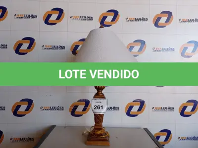 LOTE 261 - 01 ABAJUR COM CÚPULA (LAMP). (NO ESTADO EM QUE SE ENCONTRA. SUJEITO A AVARIAS OCULTAS/VISÍVEIS.) BF8562E