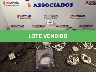 LOTE 004 - 01 LOTE COM 08 TECLADOS, 04 MOUSES, 02 BASES PARA MONITOR, 01 CARREGADOR PARA NOTEBOOK 16V, 01 LEITOR DE CARTÃO INTELIGENTE, 03 LEITORES/CODIFICADORES DE CARTÃO, 02 LEITORES BIOMÉTRICO E 01 WEBCAM LOGITECH. (NO ESTADO EM QUE SE ENCONTRA. SUJEITO A AVARIAS OCULTAS/VISÍVEIS.)0000044