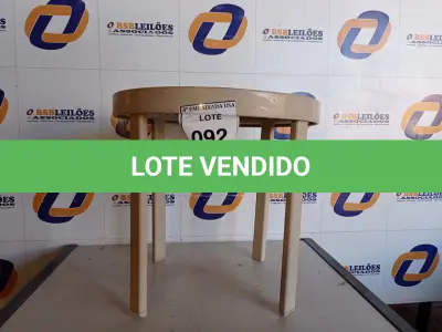 LOTE 092 - 01 MESINHA DE CENTO PARA PISCINA EM ALUMÍNIO (TABLE, GARDEN). (NO ESTADO EM QUE SE ENCONTRA. SUJEITO A AVARIAS OCULTAS/VISÍVEIS.) BF8605T