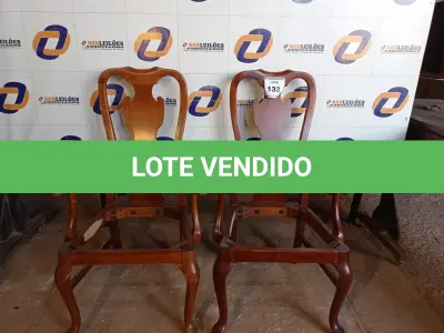 LOTE 133 - 02 CADEIRAS EM MADEIRA SEM ASSENTO COM AVARIAS (CHAIR). (NO ESTADO EM QUE SE ENCONTRA. SUJEITO A AVARIAS OCULTAS/VISÍVEIS.) BF8562V, BF8562T