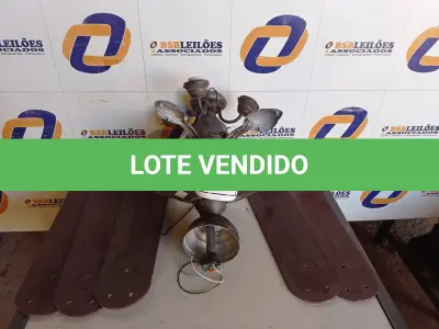 LOTE 156 - 01 VENTILADOR DE TETO COM PALETAS EM MADEIRA) (WITH CEILING FANS). (NO ESTADO EM QUE SE ENCONTRA. SUJEITO A AVARIAS OCULTAS/VISÍVEIS.)0000057