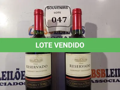 LOTE 047 - 02 GARRAFAS DE VINHO CABERNET SAUVIGNON CONCHA Y TORO 750ML. LACRADO.  (NO ESTADO EM QUE SE ENCONTRA) ATENÇÃO! FAZER A VISITAÇÃO ANTES DE ARREMATAR, NÃO SABEMOS SE FUNCIONA. LEILÃO NÃO TEM GARANTIA E NEM DEVOLUÇÃO, SUJEITO A POSSÍVEIS AVARIAS VISÍVEIS/OCULTAS E/OU AUSÊNCIA DE COMPONENTES.  