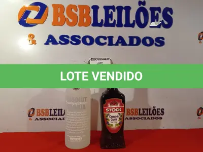 LOTE 002 - 01 GARRAFA DE VODKA ABSOLUT VANILIA 1L E 01 GARRAFA DE LICOR STOCK CREME DE CASSIS 720ML. (NO ESTADO EM QUE SE ENCONTRA) ATENÇÃO! FAZER A VISITAÇÃO ANTES DE ARREMATAR, NÃO SABEMOS SE FUNCIONA. LEILÃO NÃO TEM GARANTIA E NEM DEVOLUÇÃO, SUJEITO A POSSÍVEIS AVARIAS VISÍVEIS/OCULTAS E/OU AUSÊNCIA DE COMPONENTES.
