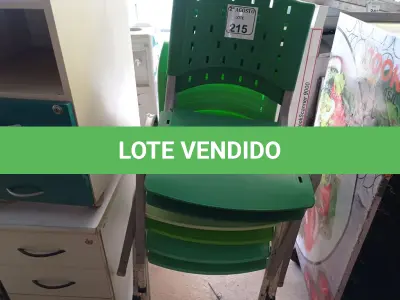 LOTE 215 - 06 CADEIRAS COM BASE DE FERRO E ACENTO E ENCOSTO EM PLÁSTICO. (NO ESTADO) ATENÇÃO! FAZER A VISITAÇÃO ANTES DE ARREMATAR, NÃO SABEMOS SE FUNCIONA. LEILÃO NÃO TEM GARANTIA E NEM DEVOLUÇÃO, SUJEITO A POSSÍVEIS AVARIAS VISÍVEIS/OCULTAS E/OU AUSÊNCIA DE COMPONENTES.