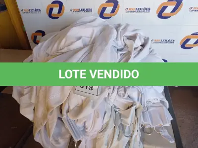 LOTE 313 - 01 LOTE COM 20 CORTINAS DIVERSAS (SACKS WITH CURTAINS). (NO ESTADO EM QUE SE ENCONTRA. SUJEITO A AVARIAS OCULTAS/VISÍVEIS.) 0000083