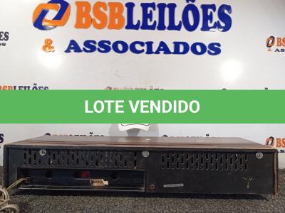 LOTE 112 - 01 RÁDIO ANTIGO DA MARCA PHILIPS. (NO ESTADO) ATENÇÃO! FAZER A VISITAÇÃO ANTES DE ARREMATAR, NÃO SABEMOS SE FUNCIONA. LEILÃO NÃO TEM GARANTIA E NEM DEVOLUÇÃO, SUJEITO A POSSÍVEIS AVARIAS VISÍVEIS/OCULTAS E/OU AUSÊNCIA DE COMPONENTES.