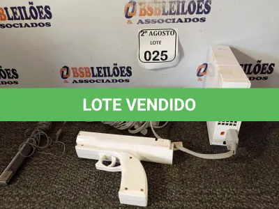 LOTE 025 - 01 CONSOLE WII COM FONTE E 01 PISTOLA CONTROLE. (NO ESTADO) ATENÇÃO! FAZER A VISITAÇÃO ANTES DE ARREMATAR, NÃO SABEMOS SE FUNCIONA. LEILÃO NÃO TEM GARANTIA E NEM DEVOLUÇÃO, SUJEITO A POSSÍVEIS AVARIAS VISÍVEIS/OCULTAS E/OU AUSÊNCIA DE COMPONENTES.