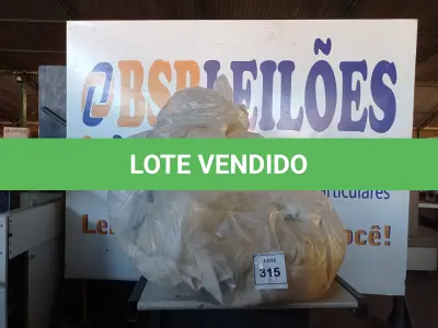 LOTE 315 - 01 LOTE COM 20 CORTINAS DIVERSAS (SACKS WITH CURTAINS). (NO ESTADO EM QUE SE ENCONTRA. SUJEITO A AVARIAS OCULTAS/VISÍVEIS.) 0000083