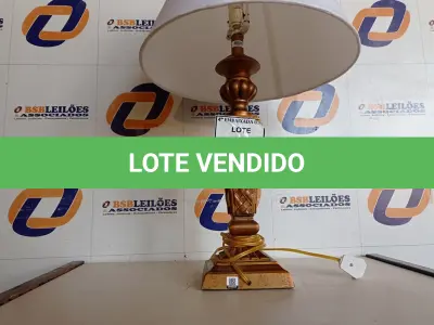 LOTE 034 - 01 ABAJUR COM CÚPULA LAMP. (NO ESTADO EM QUE SE ENCONTRA. SUJEITO A AVARIAS OCULTAS/VISÍVEIS.) AV9625H