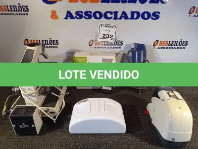 LOTE 232 - 01 MICROSCÓPIO INCOMPLETO, 01 CORTADOR DE GESSO, 01 SIRENE E 01 GRAMPEADOR. (NO ESTADO) ATENÇÃO! FAZER A VISITAÇÃO ANTES DE ARREMATAR, NÃO SABEMOS SE FUNCIONA. LEILÃO NÃO TEM GARANTIA E NEM DEVOLUÇÃO, SUJEITO A POSSÍVEIS AVARIAS VISÍVEIS/OCULTAS E/OU AUSÊNCIA DE COMPONENTES.