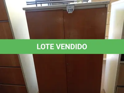 LOTE 219 - 01 ARMÁRIO PARA ESCRITÓRIO COM 02 PORTAS E 03 COMPARTIMENTOS. (NO ESTADO) ATENÇÃO! FAZER A VISITAÇÃO ANTES DE ARREMATAR, NÃO SABEMOS SE FUNCIONA. LEILÃO NÃO TEM GARANTIA E NEM DEVOLUÇÃO, SUJEITO A POSSÍVEIS AVARIAS VISÍVEIS/OCULTAS E/OU AUSÊNCIA DE COMPONENTES.