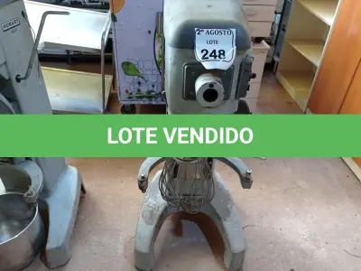 LOTE 248 - 01 BATEDEIRA INDUSTRIAL DE MASSAS MARCA HOBART. (NO ESTADO) ATENÇÃO! FAZER A VISITAÇÃO ANTES DE ARREMATAR, NÃO SABEMOS SE FUNCIONA. LEILÃO NÃO TEM GARANTIA E NEM DEVOLUÇÃO, SUJEITO A POSSÍVEIS AVARIAS VISÍVEIS/OCULTAS E/OU AUSÊNCIA DE COMPONENTES.