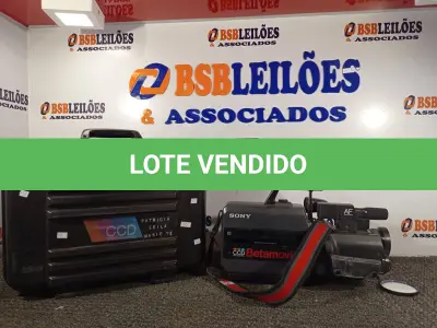 LOTE 142 - 01 FILMADORA MARCA SONY BETAMOVIE BMC-500 COM 03 BATERIAS, O CARREGADOR E A MALETA. (NO ESTADO) ATENÇÃO! FAZER A VISITAÇÃO ANTES DE ARREMATAR, NÃO SABEMOS SE FUNCIONA. LEILÃO NÃO TEM GARANTIA E NEM DEVOLUÇÃO, SUJEITO A POSSÍVEIS AVARIAS VISÍVEIS/OCULTAS E/OU AUSÊNCIA DE COMPONENTES.