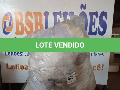 LOTE 323 - 01 LOTE COM 20 CORTINAS DIVERSAS (SACKS WITH CURTAINS). (NO ESTADO EM QUE SE ENCONTRA. SUJEITO A AVARIAS OCULTAS/VISÍVEIS.) 0000083