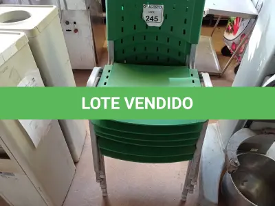 LOTE 245 - 06 CADEIRAS COM BASE DE FERRO E ACENTO E ENCOSTO EM PLÁSTICO. (NO ESTADO) ATENÇÃO! FAZER A VISITAÇÃO ANTES DE ARREMATAR, NÃO SABEMOS SE FUNCIONA. LEILÃO NÃO TEM GARANTIA E NEM DEVOLUÇÃO, SUJEITO A POSSÍVEIS AVARIAS VISÍVEIS/OCULTAS E/OU AUSÊNCIA DE COMPONENTES.
