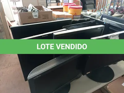 LOTE 165 - 10 MONITORES LCD MARCAS E MODELOS DIVERSOS PARA A RETIRADA DE PEÇAS. (NO ESTADO) ATENÇÃO! FAZER A VISITAÇÃO ANTES DE ARREMATAR, NÃO SABEMOS SE FUNCIONA. LEILÃO NÃO TEM GARANTIA E NEM DEVOLUÇÃO, SUJEITO A POSSÍVEIS AVARIAS VISÍVEIS/OCULTAS E/OU AUSÊNCIA DE COMPONENTES.