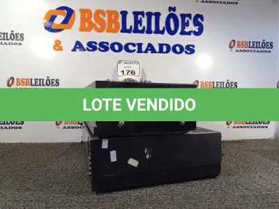LOTE 176 - 02 TOCA FITAS SENDO 01 PHILIPHS COM DOIS TAPES E O OUTRO COM APENAS UM MARCA TECHNICS. (NO ESTADO) ATENÇÃO! FAZER A VISITAÇÃO ANTES DE ARREMATAR, NÃO SABEMOS SE FUNCIONA. LEILÃO NÃO TEM GARANTIA E NEM DEVOLUÇÃO, SUJEITO A POSSÍVEIS AVARIAS VISÍVEIS/OCULTAS E/OU AUSÊNCIA DE COMPONENTES.