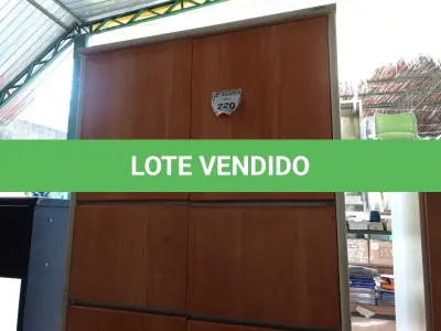 LOTE 220 - 01 ARMÁRIO ALTO COM 08 GAVETAS 02 PORTAS PARA PASTAS SUSPENSAS. (NO ESTADO) ATENÇÃO! FAZER A VISITAÇÃO ANTES DE ARREMATAR, NÃO SABEMOS SE FUNCIONA. LEILÃO NÃO TEM GARANTIA E NEM DEVOLUÇÃO, SUJEITO A POSSÍVEIS AVARIAS VISÍVEIS/OCULTAS E/OU AUSÊNCIA DE COMPONENTES.