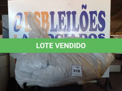 LOTE 318 - 01 LOTE COM 20 CORTINAS DIVERSAS (SACKS WITH CURTAINS). (NO ESTADO EM QUE SE ENCONTRA. SUJEITO A AVARIAS OCULTAS/VISÍVEIS.) 0000083