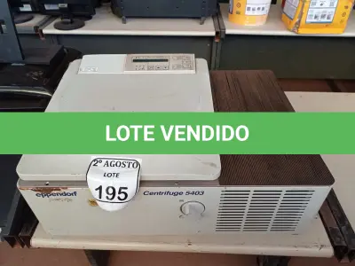 LOTE 195 - 01 CENTRIFUGA MARCA EPPENDORF. (NO ESTADO) ATENÇÃO! FAZER A VISITAÇÃO ANTES DE ARREMATAR, NÃO SABEMOS SE FUNCIONA. LEILÃO NÃO TEM GARANTIA E NEM DEVOLUÇÃO, SUJEITO A POSSÍVEIS AVARIAS VISÍVEIS/OCULTAS E/OU AUSÊNCIA DE COMPONENTES.