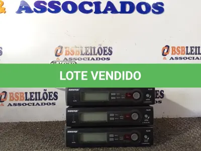 LOTE 044 - 03 RECEPTORES DE MICROFONE MARCA SHURE MODELO SLX4. (NO ESTADO) ATENÇÃO! FAZER A VISITAÇÃO ANTES DE ARREMATAR, NÃO SABEMOS SE FUNCIONA. LEILÃO NÃO TEM GARANTIA E NEM DEVOLUÇÃO, SUJEITO A POSSÍVEIS AVARIAS VISÍVEIS/OCULTAS E/OU AUSÊNCIA DE COMPONENTES.