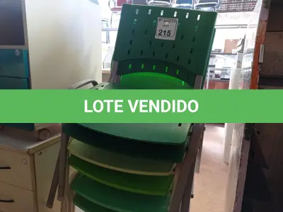 LOTE 215 - 06 CADEIRAS COM BASE DE FERRO E ACENTO E ENCOSTO EM PLÁSTICO. (NO ESTADO) ATENÇÃO! FAZER A VISITAÇÃO ANTES DE ARREMATAR, NÃO SABEMOS SE FUNCIONA. LEILÃO NÃO TEM GARANTIA E NEM DEVOLUÇÃO, SUJEITO A POSSÍVEIS AVARIAS VISÍVEIS/OCULTAS E/OU AUSÊNCIA DE COMPONENTES.