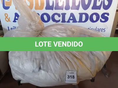 LOTE 318 - 01 LOTE COM 20 CORTINAS DIVERSAS (SACKS WITH CURTAINS). (NO ESTADO EM QUE SE ENCONTRA. SUJEITO A AVARIAS OCULTAS/VISÍVEIS.) 0000083