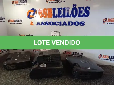 LOTE 014 - 04 PROJETORES PARA RETIRADAS DE PEÇAS, MARCAS E MODELOS DIVERSOS. (NO ESTADO) ATENÇÃO! FAZER A VISITAÇÃO ANTES DE ARREMATAR, NÃO SABEMOS SE FUNCIONA. LEILÃO NÃO TEM GARANTIA E NEM DEVOLUÇÃO, SUJEITO A POSSÍVEIS AVARIAS VISÍVEIS/OCULTAS E/OU AUSÊNCIA DE COMPONENTES.