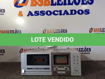 LOTE 028 - 01 TOCA FITAS AKAI MODELO PJ-43. (NO ESTADO) ATENÇÃO! FAZER A VISITAÇÃO ANTES DE ARREMATAR, NÃO SABEMOS SE FUNCIONA. LEILÃO NÃO TEM GARANTIA E NEM DEVOLUÇÃO, SUJEITO A POSSÍVEIS AVARIAS VISÍVEIS/OCULTAS E/OU AUSÊNCIA DE COMPONENTES.