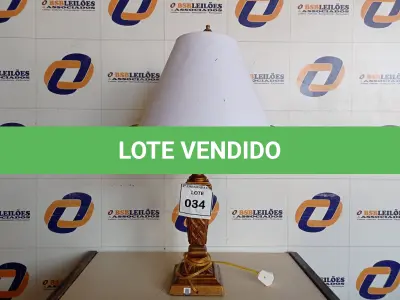 LOTE 034 - 01 ABAJUR COM CÚPULA LAMP. (NO ESTADO EM QUE SE ENCONTRA. SUJEITO A AVARIAS OCULTAS/VISÍVEIS.) AV9625H