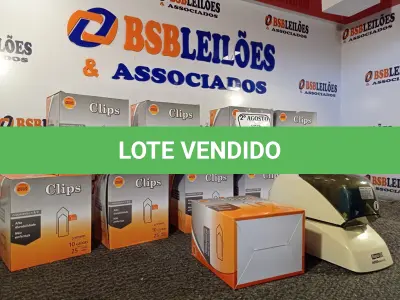 LOTE 196 - 10 CAIXAS DE CLIPE DE PAPEL E 01 GRAMPEADOR ELÉTRICO. (NO ESTADO) ATENÇÃO! FAZER A VISITAÇÃO ANTES DE ARREMATAR, NÃO SABEMOS SE FUNCIONA. LEILÃO NÃO TEM GARANTIA E NEM DEVOLUÇÃO, SUJEITO A POSSÍVEIS AVARIAS VISÍVEIS/OCULTAS E/OU AUSÊNCIA DE COMPONENTES.