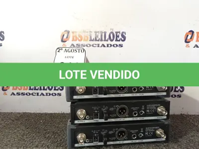 LOTE 044 - 03 RECEPTORES DE MICROFONE MARCA SHURE MODELO SLX4. (NO ESTADO) ATENÇÃO! FAZER A VISITAÇÃO ANTES DE ARREMATAR, NÃO SABEMOS SE FUNCIONA. LEILÃO NÃO TEM GARANTIA E NEM DEVOLUÇÃO, SUJEITO A POSSÍVEIS AVARIAS VISÍVEIS/OCULTAS E/OU AUSÊNCIA DE COMPONENTES.