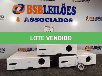 LOTE 096 - 03 PROJETORES MARCA OPTOMA PARA RETIRADA DE PEÇAS. (NO ESTADO) ATENÇÃO! FAZER A VISITAÇÃO ANTES DE ARREMATAR, NÃO SABEMOS SE FUNCIONA. LEILÃO NÃO TEM GARANTIA E NEM DEVOLUÇÃO, SUJEITO A POSSÍVEIS AVARIAS VISÍVEIS/OCULTAS E/OU AUSÊNCIA DE COMPONENTES.