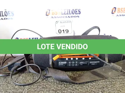 LOTE 019 - 01 CAIXA DE SOM EXTREME COM FONTE. (NO ESTADO) ATENÇÃO! FAZER A VISITAÇÃO ANTES DE ARREMATAR, NÃO SABEMOS SE FUNCIONA. LEILÃO NÃO TEM GARANTIA E NEM DEVOLUÇÃO, SUJEITO A POSSÍVEIS AVARIAS VISÍVEIS/OCULTAS E/OU AUSÊNCIA DE COMPONENTES.