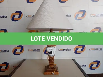 LOTE 051 - 01 ABAJUR COM CÚPULA LAMP. (NO ESTADO EM QUE SE ENCONTRA. SUJEITO A AVARIAS OCULTAS/VISÍVEIS.) AV9960S