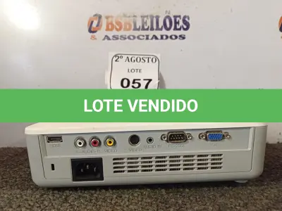LOTE 057 - 01 PROJETOR DA MARCA VIPTECH COM HDMI DE 220V. (NO ESTADO) ATENÇÃO! FAZER A VISITAÇÃO ANTES DE ARREMATAR, NÃO SABEMOS SE FUNCIONA. LEILÃO NÃO TEM GARANTIA E NEM DEVOLUÇÃO, SUJEITO A POSSÍVEIS AVARIAS VISÍVEIS/OCULTAS E/OU AUSÊNCIA DE COMPONENTES.
