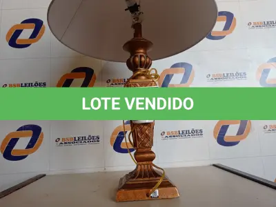 LOTE 051 - 01 ABAJUR COM CÚPULA LAMP. (NO ESTADO EM QUE SE ENCONTRA. SUJEITO A AVARIAS OCULTAS/VISÍVEIS.) AV9960S