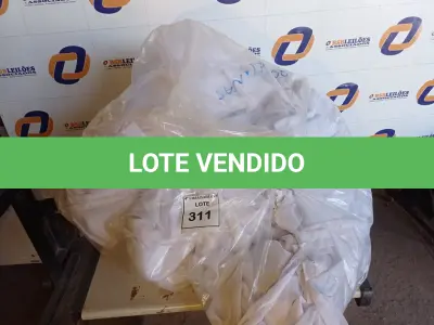 LOTE 311 - 01 LOTE COM 20 CORTINAS DIVERSAS (SACKS WITH CURTAINS). (NO ESTADO EM QUE SE ENCONTRA. SUJEITO A AVARIAS OCULTAS/VISÍVEIS.) 0000083