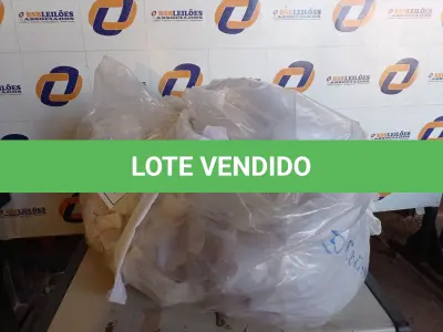 LOTE 312 - 01 LOTE COM 20 CORTINAS DIVERSAS (SACKS WITH CURTAINS). (NO ESTADO EM QUE SE ENCONTRA. SUJEITO A AVARIAS OCULTAS/VISÍVEIS.) 0000083