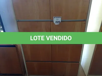 LOTE 220 - 01 ARMÁRIO ALTO COM 08 GAVETAS 02 PORTAS PARA PASTAS SUSPENSAS. (NO ESTADO) ATENÇÃO! FAZER A VISITAÇÃO ANTES DE ARREMATAR, NÃO SABEMOS SE FUNCIONA. LEILÃO NÃO TEM GARANTIA E NEM DEVOLUÇÃO, SUJEITO A POSSÍVEIS AVARIAS VISÍVEIS/OCULTAS E/OU AUSÊNCIA DE COMPONENTES.