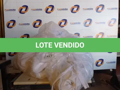 LOTE 311 - 01 LOTE COM 20 CORTINAS DIVERSAS (SACKS WITH CURTAINS). (NO ESTADO EM QUE SE ENCONTRA. SUJEITO A AVARIAS OCULTAS/VISÍVEIS.) 0000083