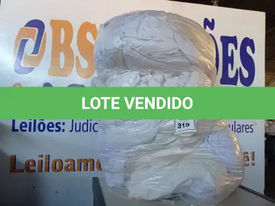 LOTE 319 - 01 LOTE COM 20 CORTINAS DIVERSAS (SACKS WITH CURTAINS). (NO ESTADO EM QUE SE ENCONTRA. SUJEITO A AVARIAS OCULTAS/VISÍVEIS.) 0000083