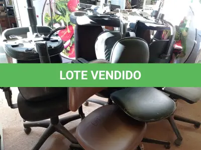 LOTE 242 - 09 CADEIRAS PARA ESCRITÓRIO COM BASE GIRATÓRIA. (NO ESTADO) ATENÇÃO! FAZER A VISITAÇÃO ANTES DE ARREMATAR, NÃO SABEMOS SE FUNCIONA. LEILÃO NÃO TEM GARANTIA E NEM DEVOLUÇÃO, SUJEITO A POSSÍVEIS AVARIAS VISÍVEIS/OCULTAS E/OU AUSÊNCIA DE COMPONENTES.
