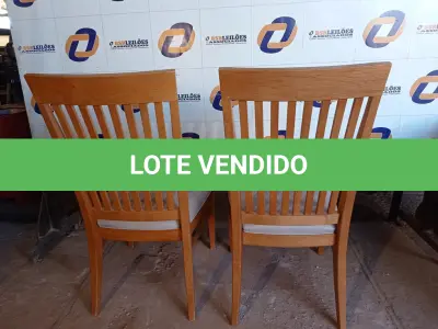 LOTE 139 - 02 CADEIRAS PÉS EM MADEIRA (CHAIR). (NO ESTADO EM QUE SE ENCONTRA. SUJEITO A AVARIAS OCULTAS/VISÍVEIS.) AV9384C, BF8524M