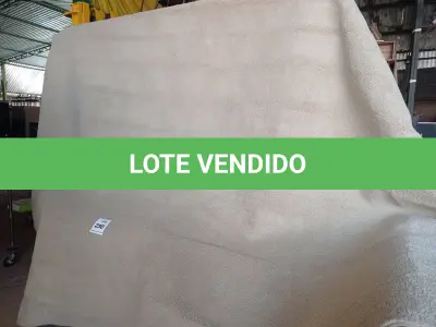 LOTE 230 - 01 TAPETE (RUG). (NO ESTADO EM QUE SE ENCONTRA. SUJEITO A AVARIAS OCULTAS/VISÍVEIS.) AV9845E