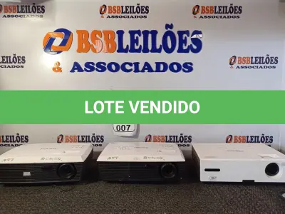 LOTE 007 - 03 PROJETORES PARA RETIRADA DE PEÇAS, MARCAS E MODELOS DIVERSOS. (NO ESTADO) ATENÇÃO! FAZER A VISITAÇÃO ANTES DE ARREMATAR, NÃO SABEMOS SE FUNCIONA. LEILÃO NÃO TEM GARANTIA E NEM DEVOLUÇÃO, SUJEITO A POSSÍVEIS AVARIAS VISÍVEIS/OCULTAS E/OU AUSÊNCIA DE COMPONENTES.