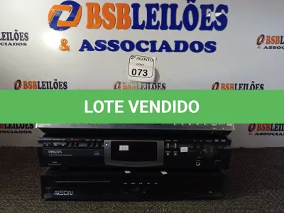 LOTE 073 - 03 APARELHOS DVD DE MARCAS E MODELOS DIVERSOS. (NO ESTADO) ATENÇÃO! FAZER A VISITAÇÃO ANTES DE ARREMATAR, NÃO SABEMOS SE FUNCIONA. LEILÃO NÃO TEM GARANTIA E NEM DEVOLUÇÃO, SUJEITO A POSSÍVEIS AVARIAS VISÍVEIS/OCULTAS E/OU AUSÊNCIA DE COMPONENTES.